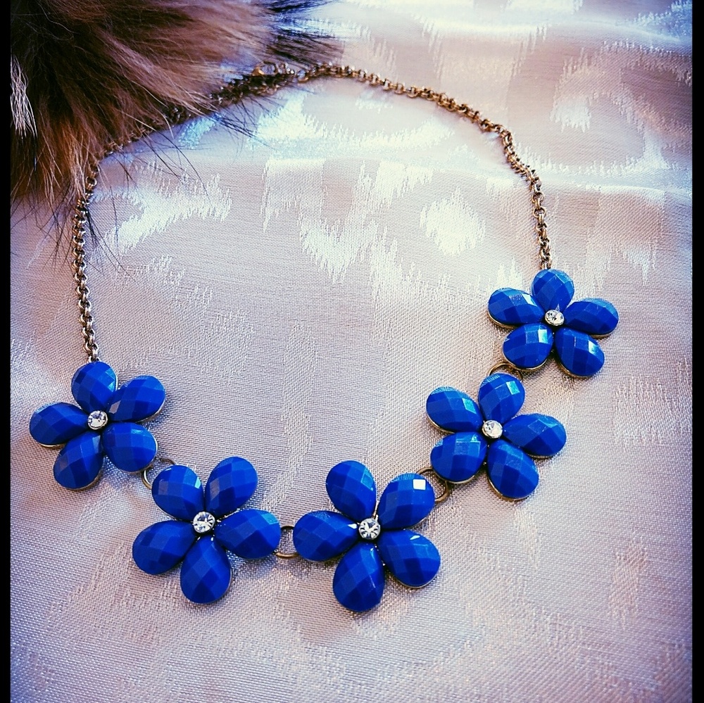 Elegant and Cool Blue necklace